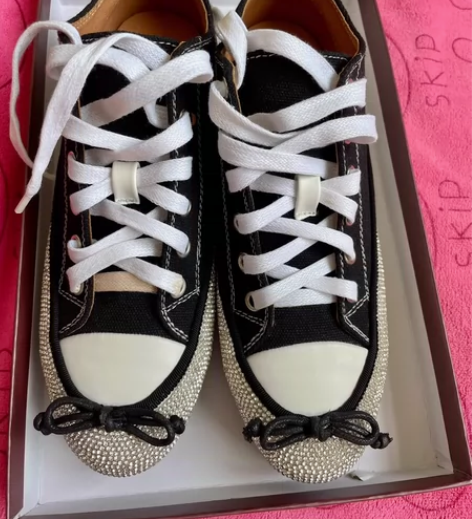 帆布鞋水钻板鞋 水钻帆布鞋 个人出闲置，全...