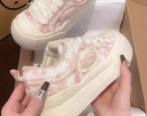 （捡漏）高颜值帆布鞋运动休闲鞋女新款爆款厚...