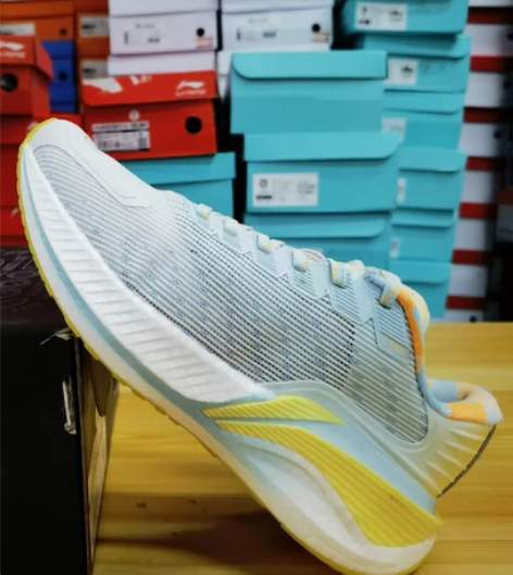 【全新】李宁越影2.0 Pro 跑步鞋原价...
