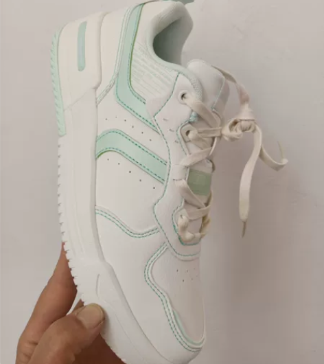 全新正品特步板鞋女鞋，厚底运动休闲鞋，革面...