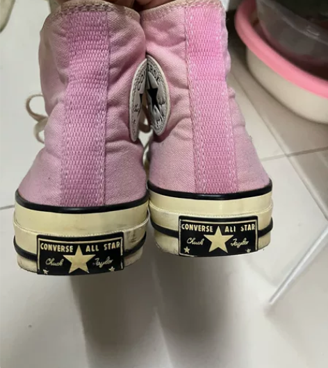 粉色匡威 高帮 得物八百多买的 很长时间没...