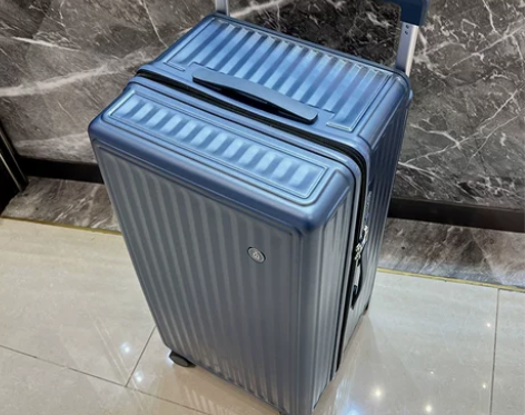 出一款朗客品牌的拉杆箱，颜色为深蓝色，款式...