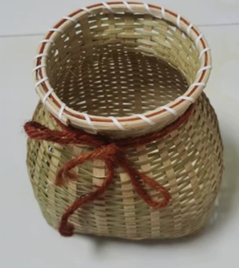 外公纯手工编织的竹篓 可以用来采茶当篮子...