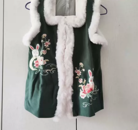 原创汉服白毛绒边绿比甲上衣小马甲@御篇兔子...