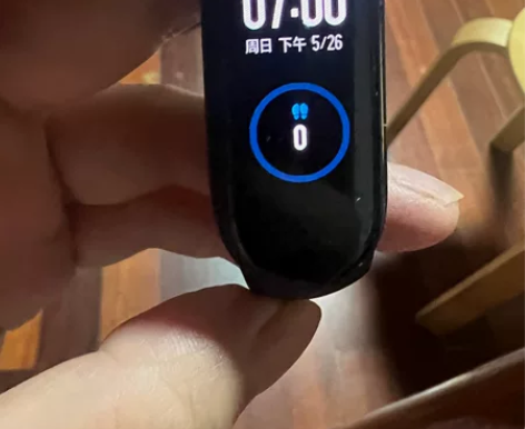 小米手环5代，闲置用不上，9成新，80块钱...