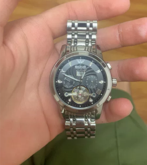 得物购买手表，可以正常使用，有购买记录，欢...