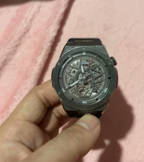 雷诺双子星八成新皮表带没用过。 感兴趣的话...