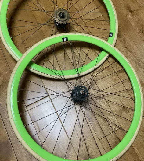 玖裕700死飞轮子一对，带实心胎和活飞轮，...