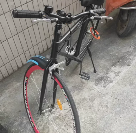 死飞自行车，两个轮胎都换了实心胎，加了手刹...