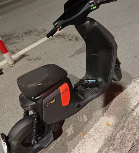 九号f90m, 三大件没改过,原厂硬座包还...