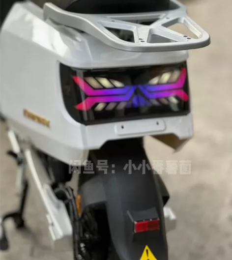 【高质量】 N8白色大牛顶配赛道版，新国标...