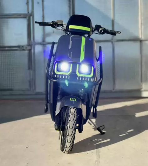 台铃同款赤兔竞技版G9电动车，下贯式双机械...