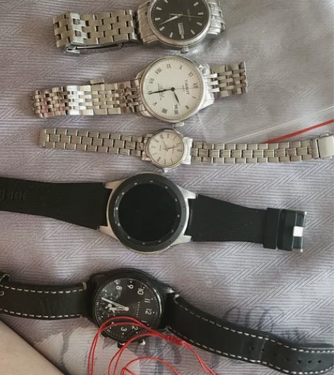 好多个手表，看上哪个再问价格吧，有天梭的，...