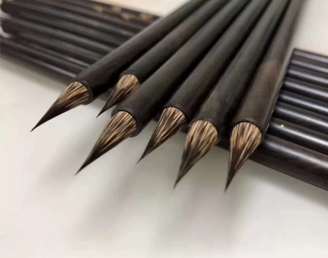 【紫毫采用野兔毛制作，韧性好，出笔收锋不拖...