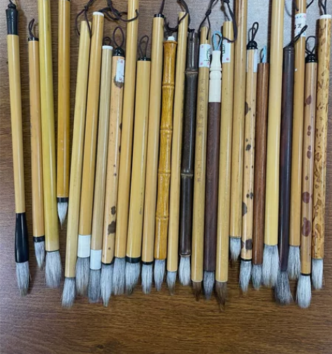 便宜出工作室闲置99新毛笔，27支，一支6...