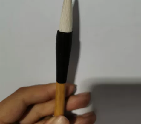 灰尾兼毫毛笔，非常好用，竹子的杆，出峰4....