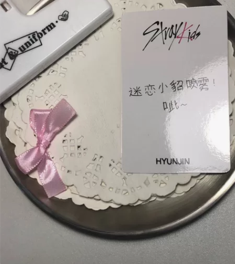 出yzy签售辰65包邮  默认微瑕 可直拍...