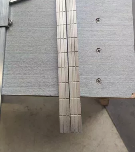 钛镇纸,钛合金镇尺,小巧实用,标价一支价的...