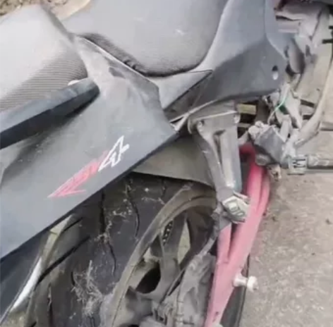 宝雕牌摩托车，跑车，2016年买的，高配置...