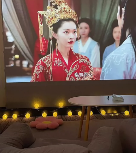 转卖原价3699元投影仪家用超高清4K无线...