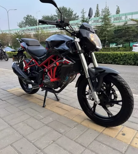 18 年贝纳利红宝龙 150，个人一手，实...