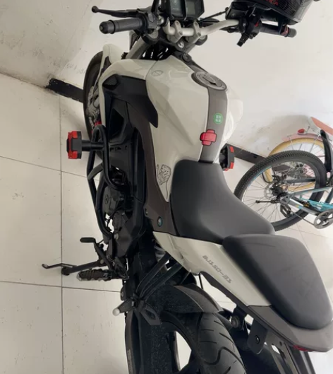 21年4月上牌  贝纳利小迅龙150s七千...