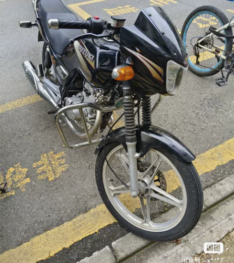 铃木钻豹125摩托车转让，裸车出，车况板正...