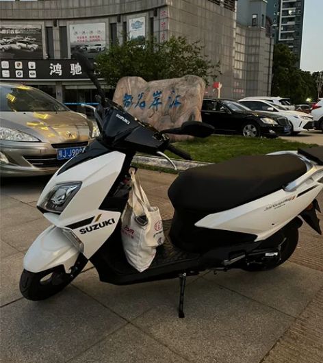 23年5月买的铃木uy125小踏板摩托车，...