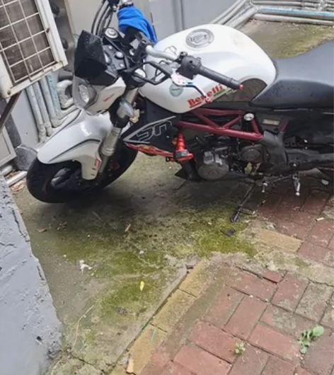 慢出18年黄龙300，带abs，公里数缓慢...