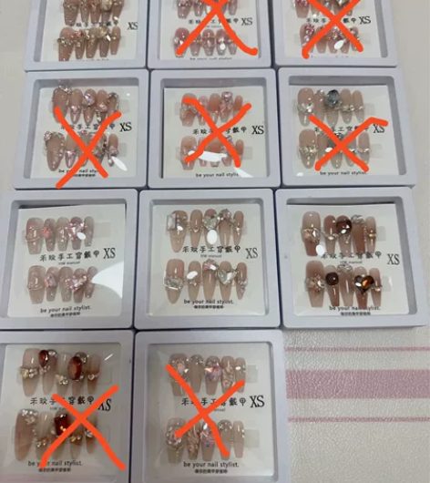 出闲置穿戴甲xs码，满钻款，全新仅试戴，2...