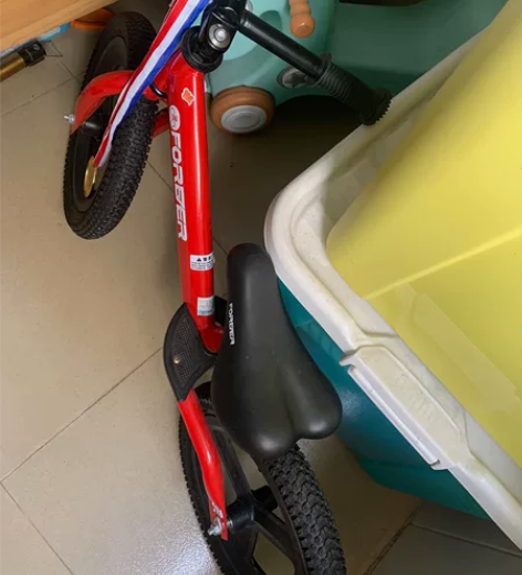自提,刚买,小孩不喜欢,车轮都是干净的,压...