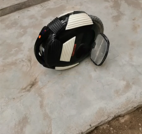 乐行天下独轮车，V8S一台，出厂理论续航7...