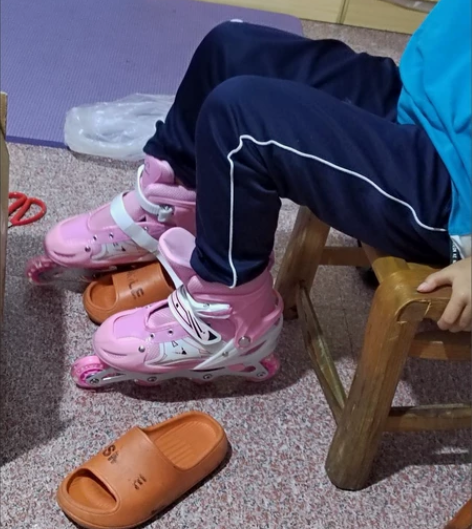 溜冰鞋儿童全套装男童女童成人直排轮旱冰鞋轮...