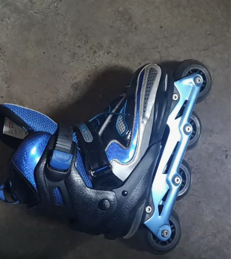 非洲豹旱冰鞋，玩过3/4次，放床下吃灰了有...