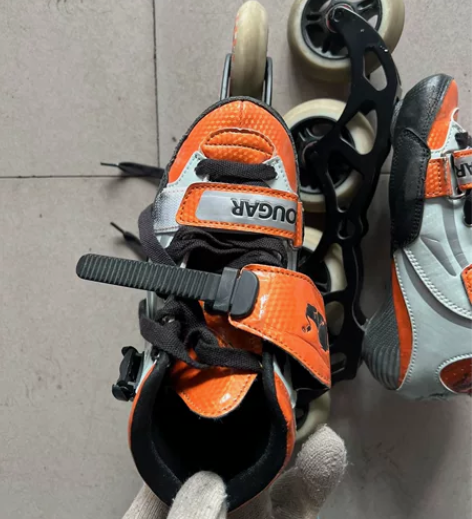 美洲狮35码左右 旱冰鞋有使用痕迹 加冰刀...