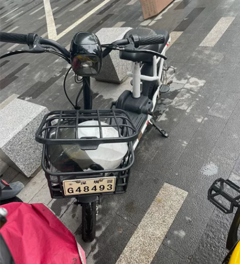 出哈啰电动车一台，4月份花了300换的新电...