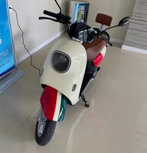 雅迪M2车子卖掉。有牌照和手续。满电四五十...