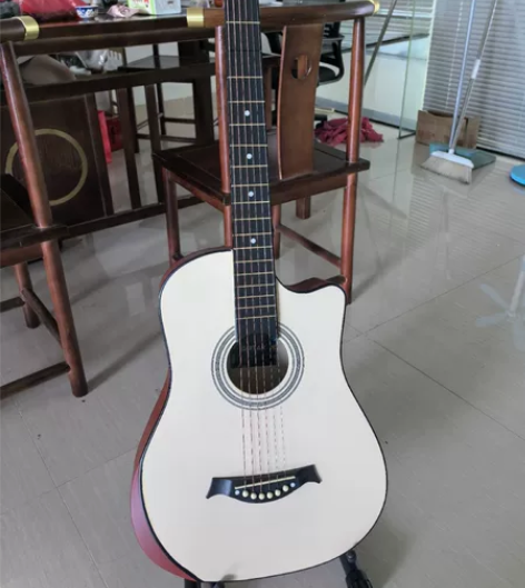 女生自用二手吉他，一时兴起参加社团买的，现...