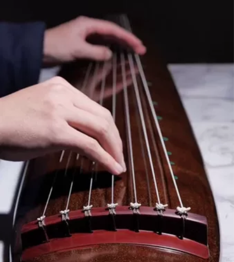 #传统民俗乐器 万元专业级伏羲式古琴,百年...