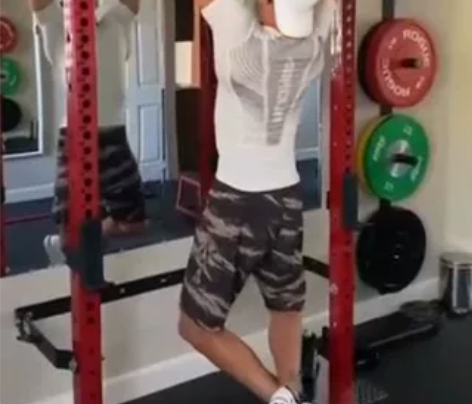 可折叠引体向上卧推举重深蹲架 可折叠靠墙收...