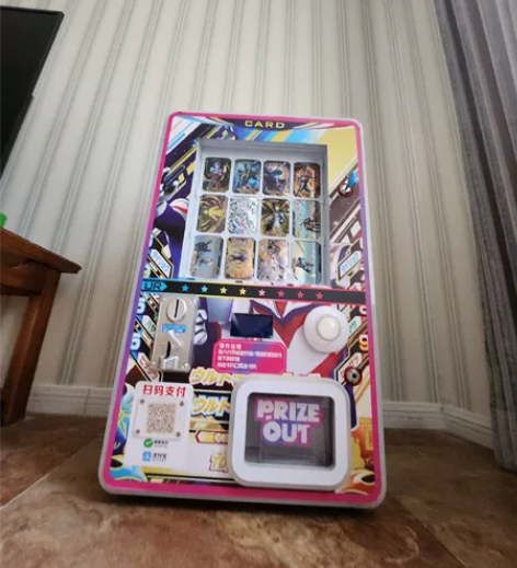 奥特曼扭卡机，原价一千几，带几百张卡牌 感...