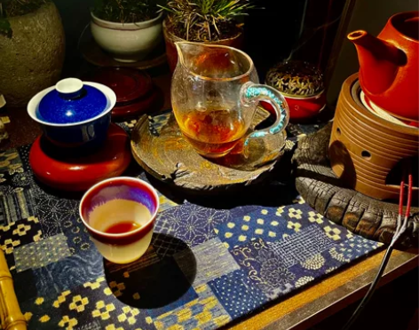 本人在景德镇做瓷器多年，资源丰富，可以给大...