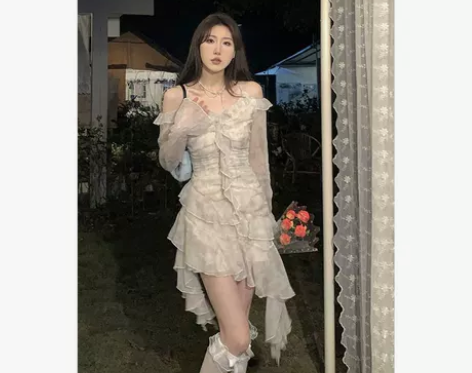 收腰显瘦小众设计感纯欲辣妹露肩赫本风仙女连...