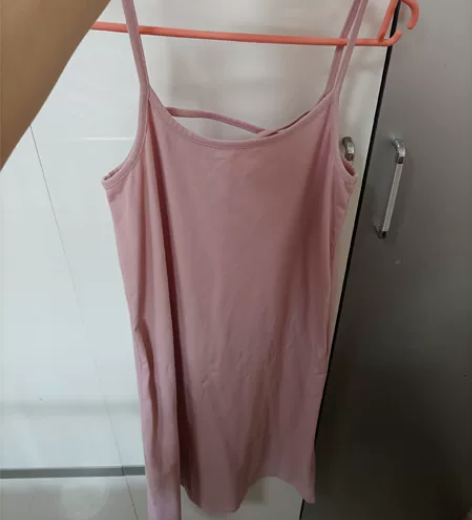 韩都衣舍·粉色吊带裙 棉裙带弹力，后背交叉...