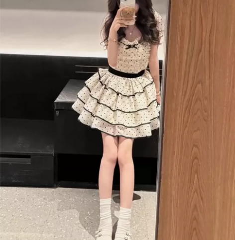 朵朵家Studio《波点蓬蓬裙》少女感甜美...