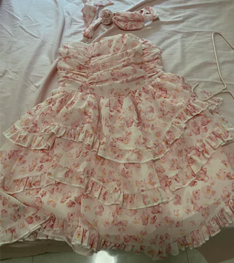 抹胸蛋糕裙,后面有一点小瑕疵介意慎拍 感兴...