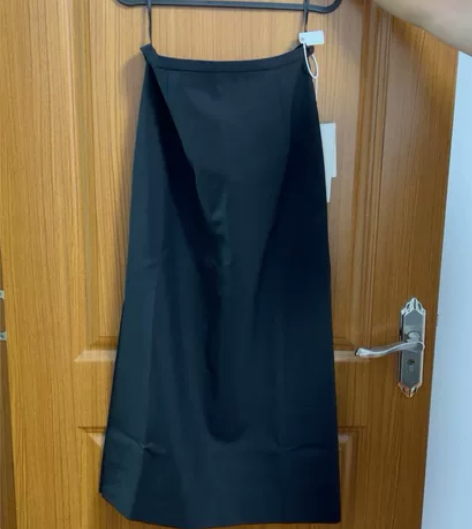 moss烨 黑色直筒开叉铅笔裙M码 全新仅...