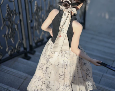 ?出门去玩的姐妹 这套衣服拍照巨出片 新中...