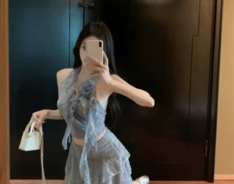 荷叶边花朵露背短款挂脖背心可盐可甜套装女夏...