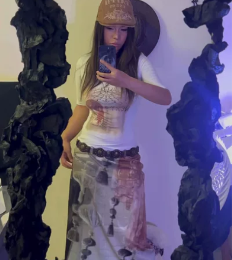 亚裔风 二次元 上衣?裙子一套 感兴趣的话...